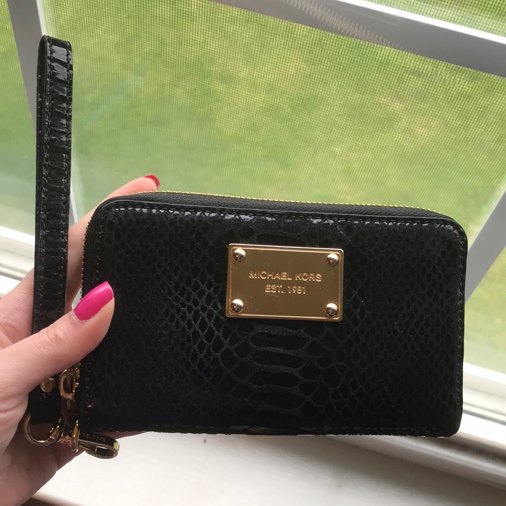 Black Snakeskin Michael Kors Wristlet Wallet